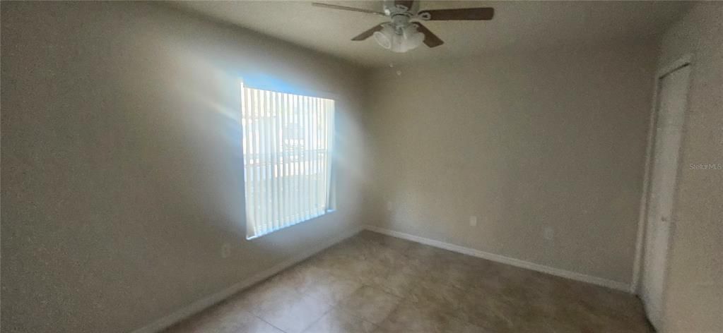 待售: $400,000 (8 贝兹, 0 浴室, 2152 平方英尺)