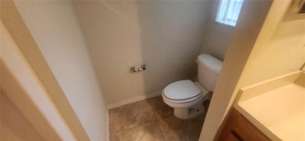 待售: $400,000 (8 贝兹, 0 浴室, 2152 平方英尺)