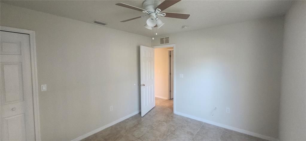 待售: $400,000 (8 贝兹, 0 浴室, 2152 平方英尺)