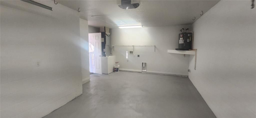 待售: $400,000 (8 贝兹, 0 浴室, 2152 平方英尺)