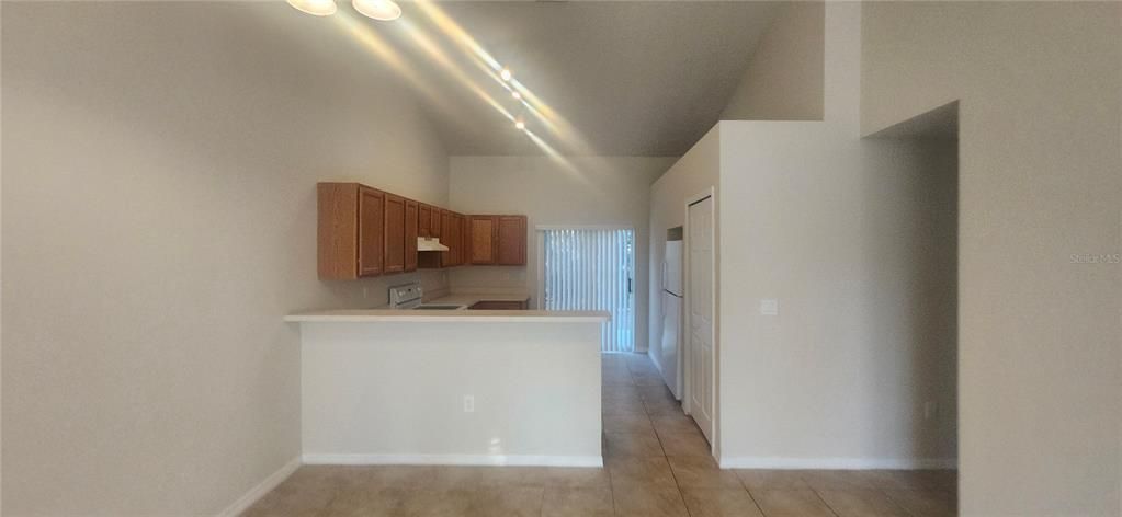 待售: $400,000 (8 贝兹, 0 浴室, 2152 平方英尺)