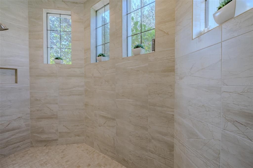 Activo con contrato: $1,695,000 (5 camas, 5 baños, 4760 Pies cuadrados)