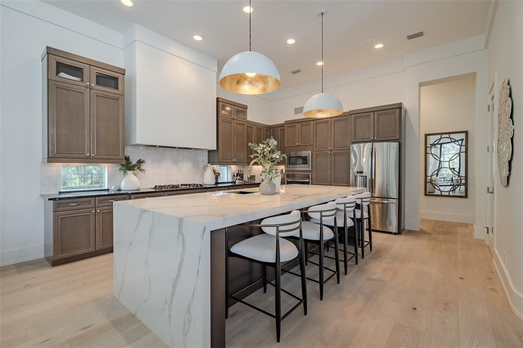 Activo con contrato: $1,695,000 (5 camas, 5 baños, 4760 Pies cuadrados)