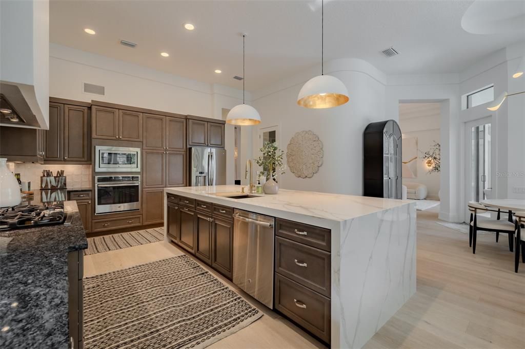 Activo con contrato: $1,695,000 (5 camas, 5 baños, 4760 Pies cuadrados)