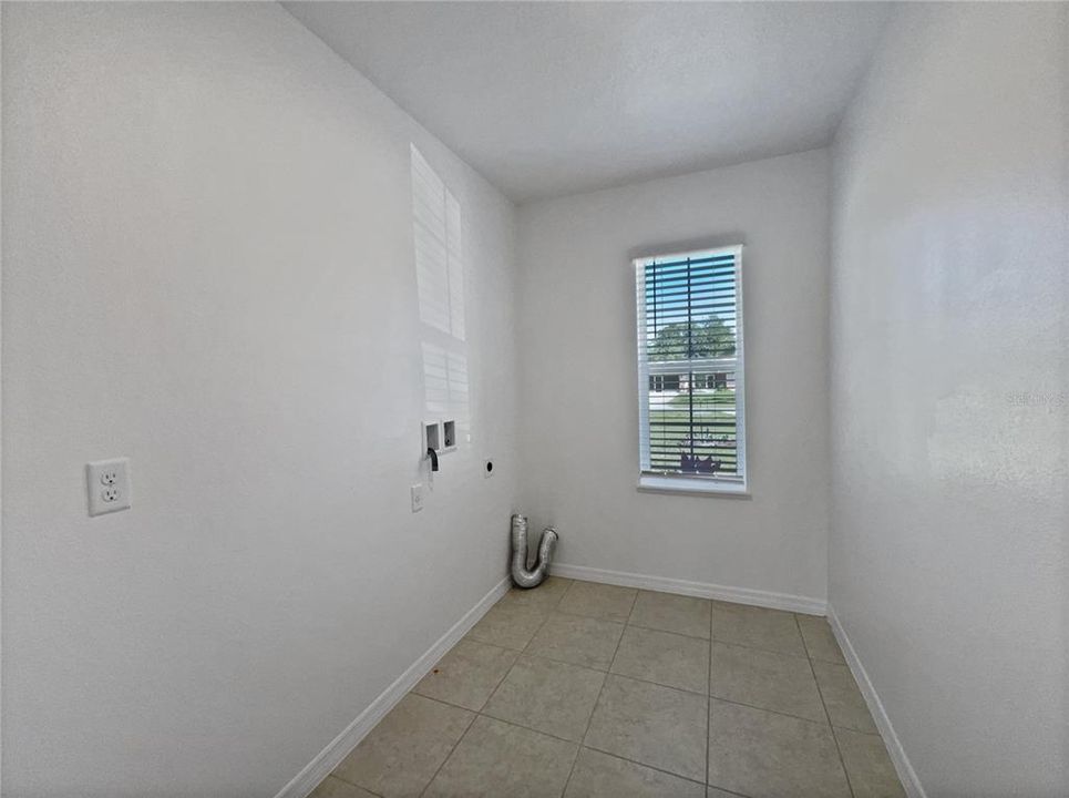 For Sale: $317,000 (4 beds, 2 baths, 2039 Square Feet)