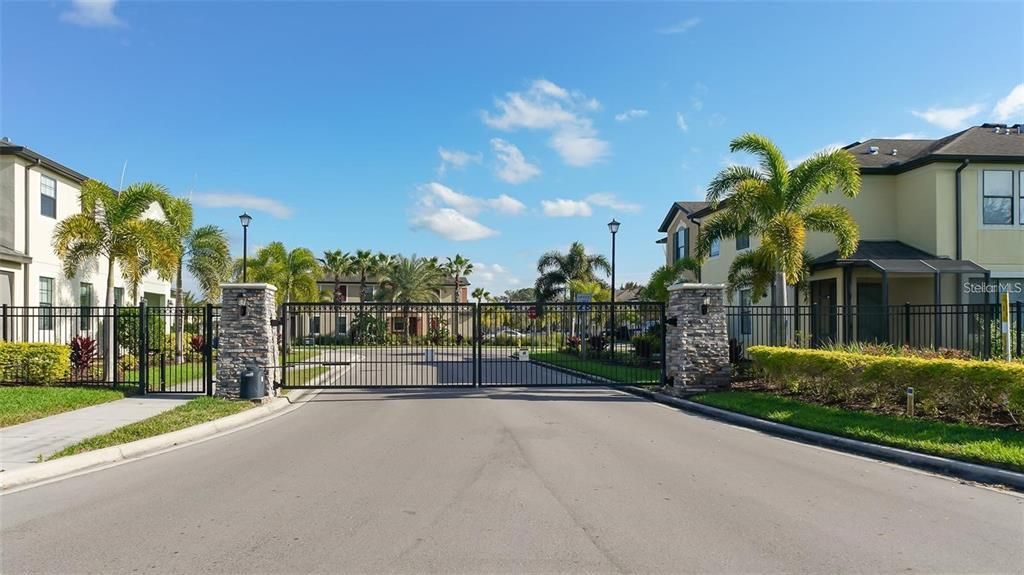 For Rent: $2,300 (3 beds, 2 baths, 1908 Square Feet)