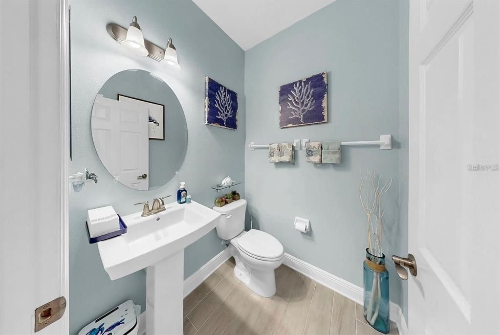 For Rent: $2,300 (3 beds, 2 baths, 1908 Square Feet)