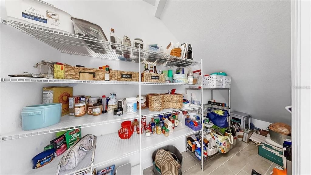 For Rent: $2,300 (3 beds, 2 baths, 1908 Square Feet)