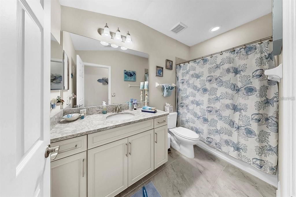 For Rent: $2,300 (3 beds, 2 baths, 1908 Square Feet)