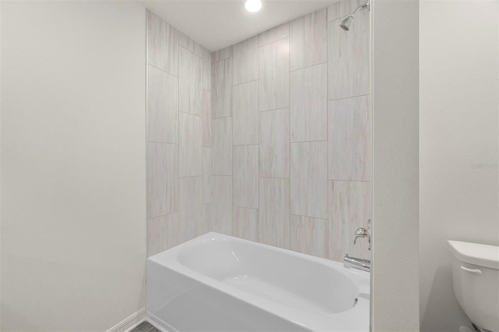 For Sale: $267,900 (3 beds, 2 baths, 1817 Square Feet)