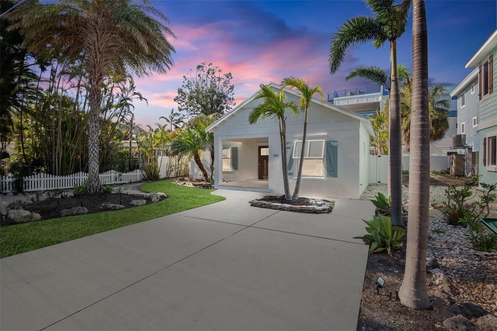 For Sale: $1,750,000 (2 beds, 2 baths, 1109 Square Feet)