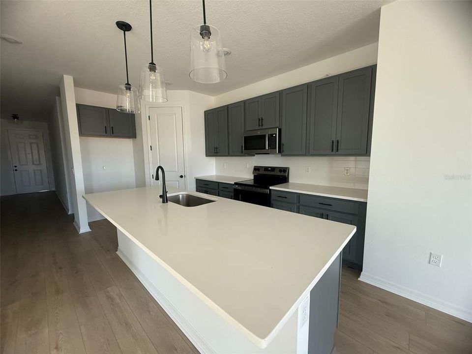 待售: $439,990 (4 贝兹, 2 浴室, 1903 平方英尺)