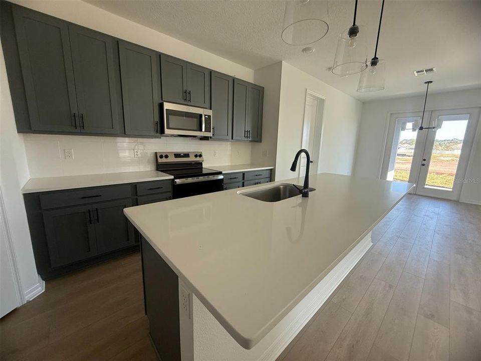 待售: $439,990 (4 贝兹, 2 浴室, 1903 平方英尺)