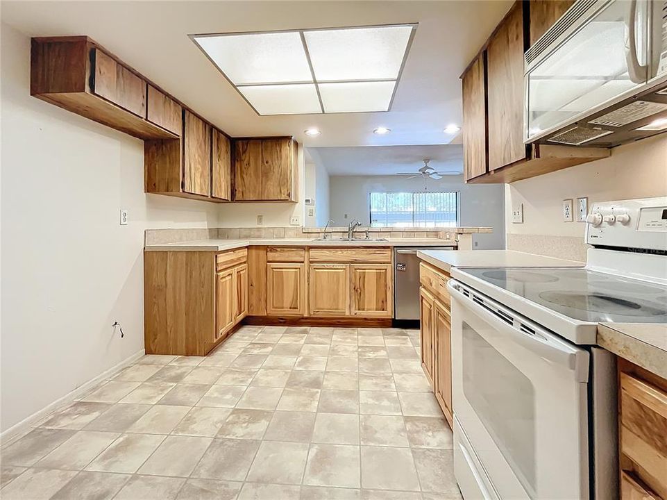 待售: $149,900 (3 贝兹, 2 浴室, 1385 平方英尺)