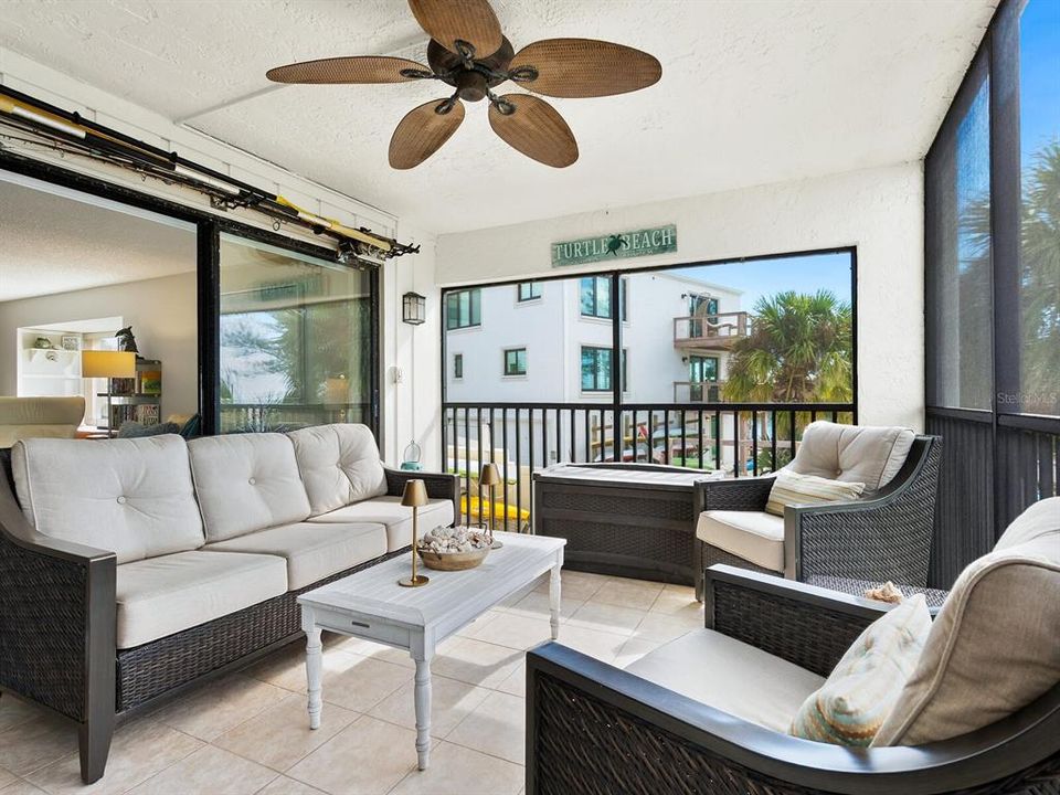 For Sale: $789,000 (2 beds, 2 baths, 1223 Square Feet)