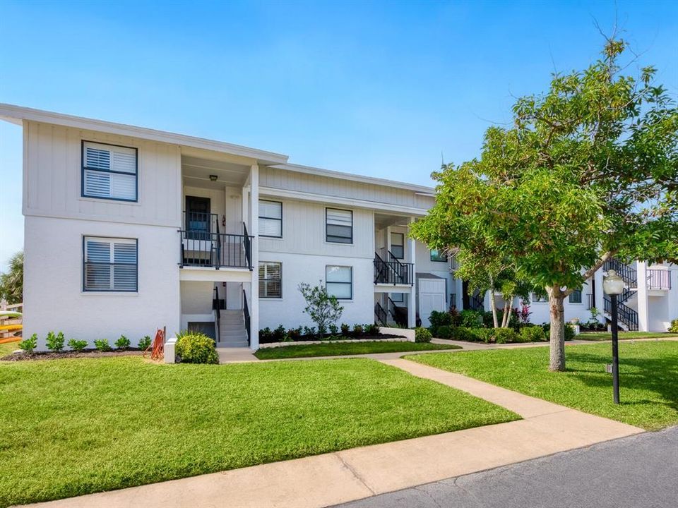 For Sale: $789,000 (2 beds, 2 baths, 1223 Square Feet)