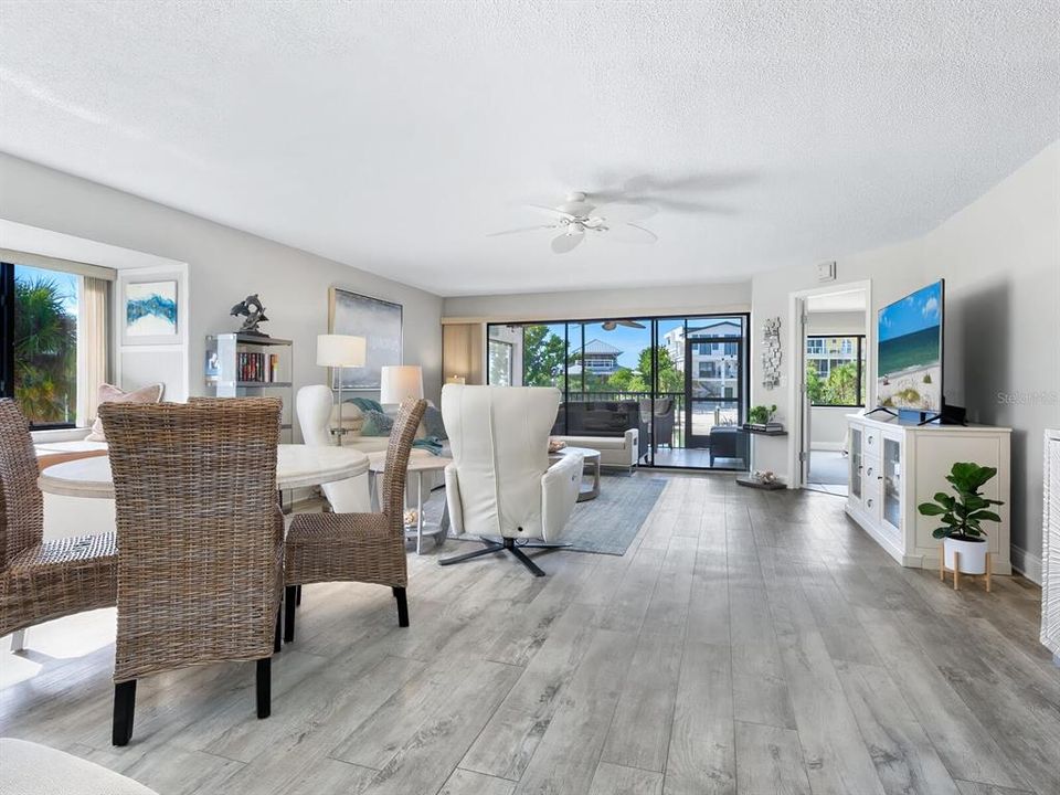 For Sale: $789,000 (2 beds, 2 baths, 1223 Square Feet)