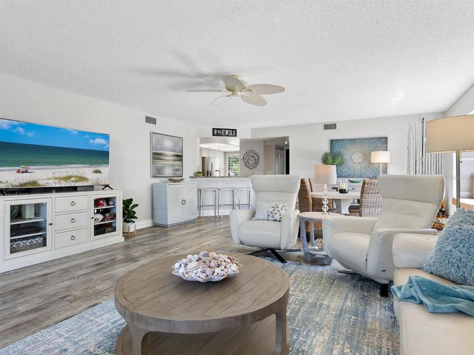 For Sale: $789,000 (2 beds, 2 baths, 1223 Square Feet)