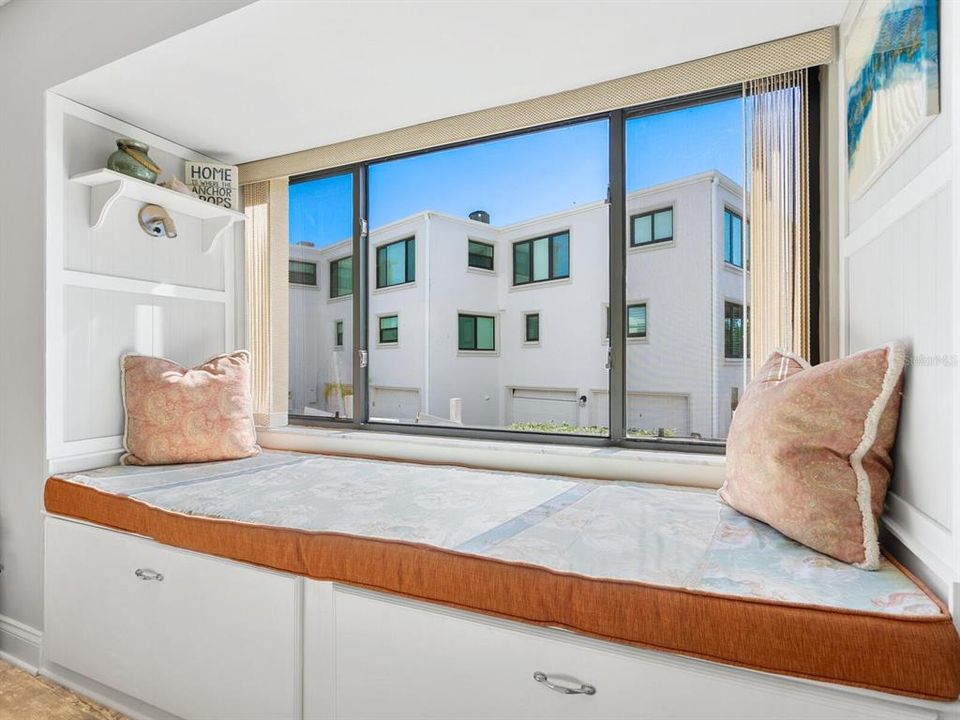 For Sale: $789,000 (2 beds, 2 baths, 1223 Square Feet)