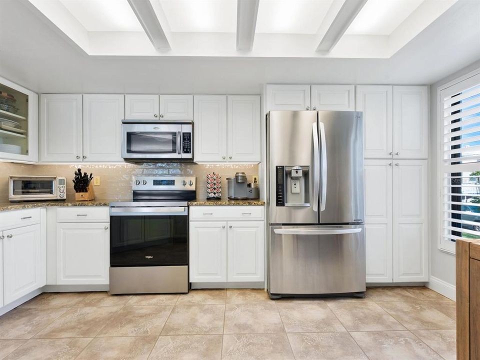 For Sale: $789,000 (2 beds, 2 baths, 1223 Square Feet)