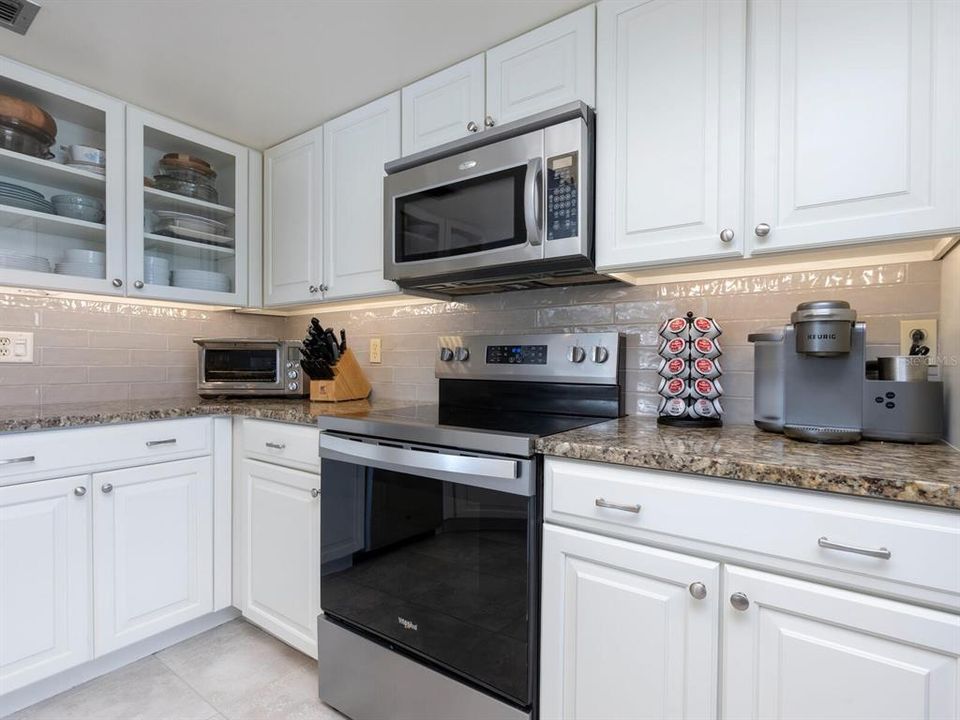 For Sale: $789,000 (2 beds, 2 baths, 1223 Square Feet)