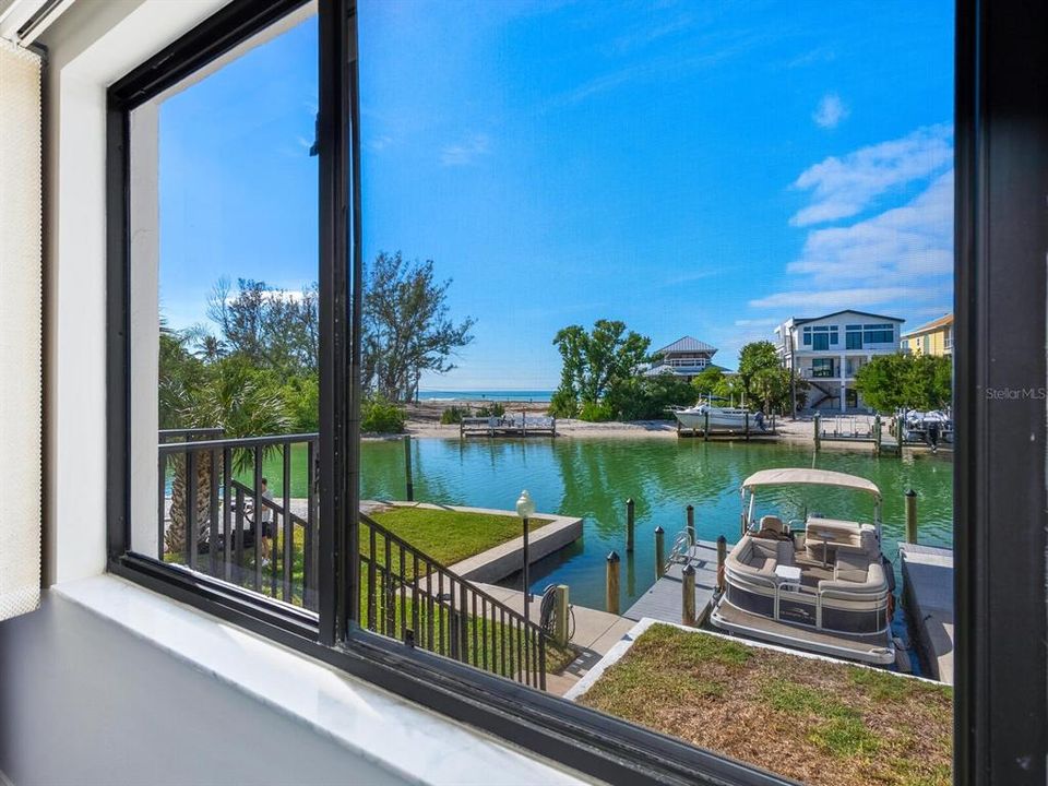 For Sale: $789,000 (2 beds, 2 baths, 1223 Square Feet)