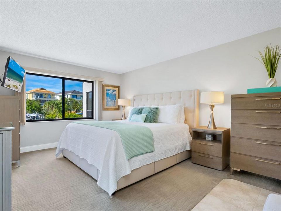 For Sale: $789,000 (2 beds, 2 baths, 1223 Square Feet)