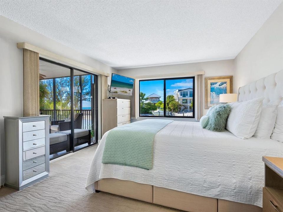 For Sale: $789,000 (2 beds, 2 baths, 1223 Square Feet)