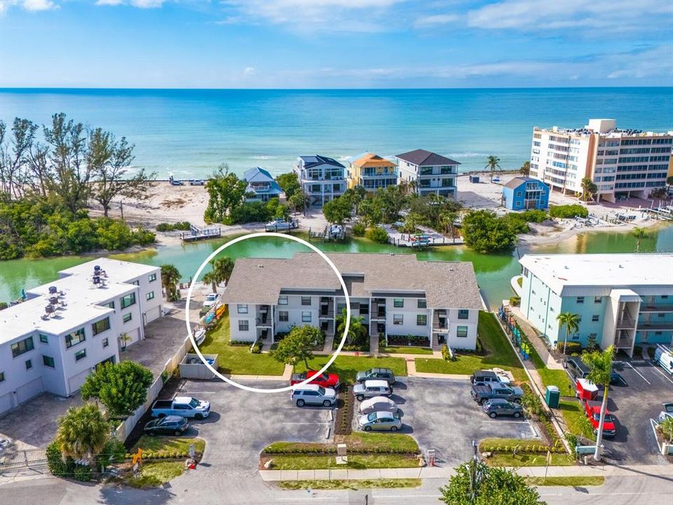 For Sale: $789,000 (2 beds, 2 baths, 1223 Square Feet)