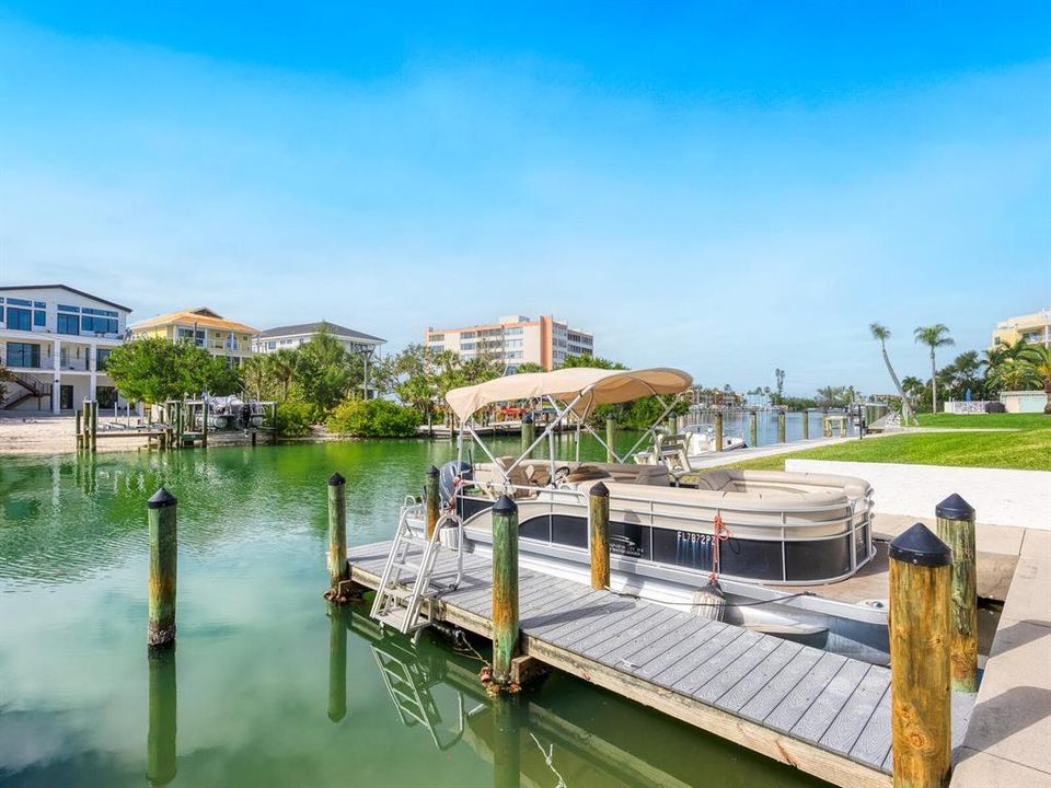 For Sale: $789,000 (2 beds, 2 baths, 1223 Square Feet)