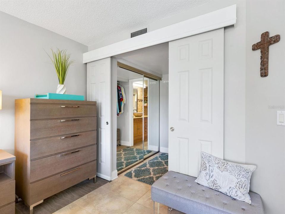 For Sale: $789,000 (2 beds, 2 baths, 1223 Square Feet)