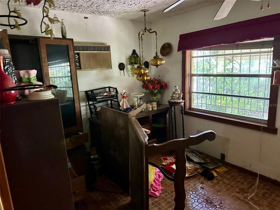 На продажу: $199,900 (3 спален, 2 ванн, 1920 Квадратных фут)