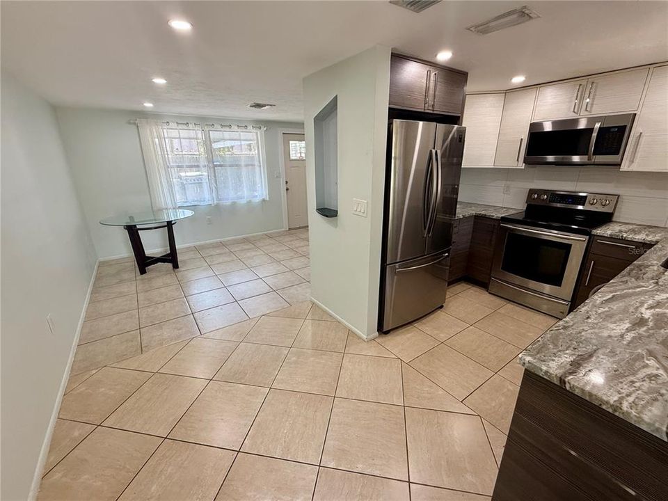 For Rent: $1,600 (2 beds, 1 baths, 800 Square Feet)