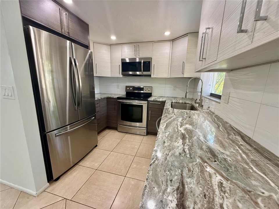 For Rent: $1,600 (2 beds, 1 baths, 800 Square Feet)