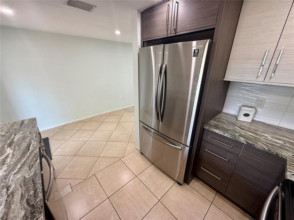For Rent: $1,600 (2 beds, 1 baths, 800 Square Feet)