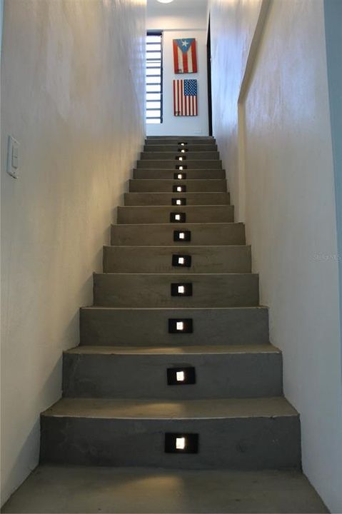 For Sale: $779,000 (2 beds, 3 baths, 2000 Square Feet)