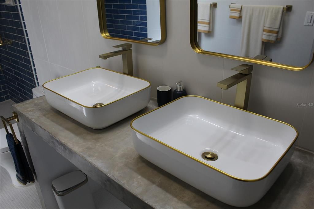 For Sale: $779,000 (2 beds, 3 baths, 2000 Square Feet)