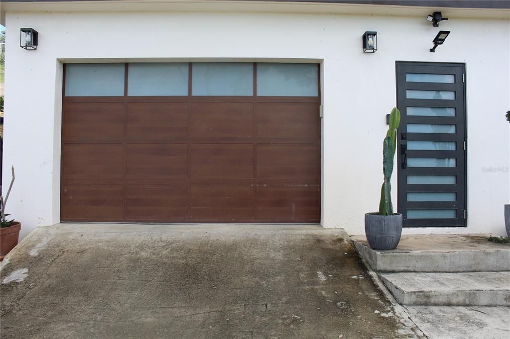 For Sale: $779,000 (2 beds, 3 baths, 2000 Square Feet)