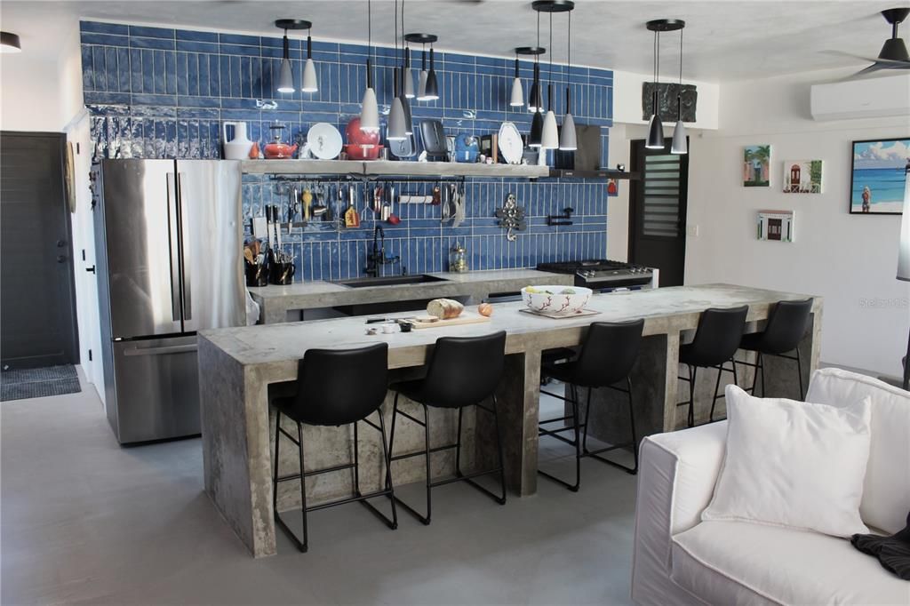 For Sale: $779,000 (2 beds, 3 baths, 2000 Square Feet)