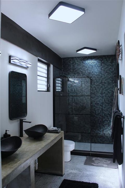 For Sale: $779,000 (2 beds, 3 baths, 2000 Square Feet)