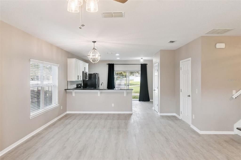 В аренду: $3,500 (5 спален, 3 ванн, 2212 Квадратных фут)