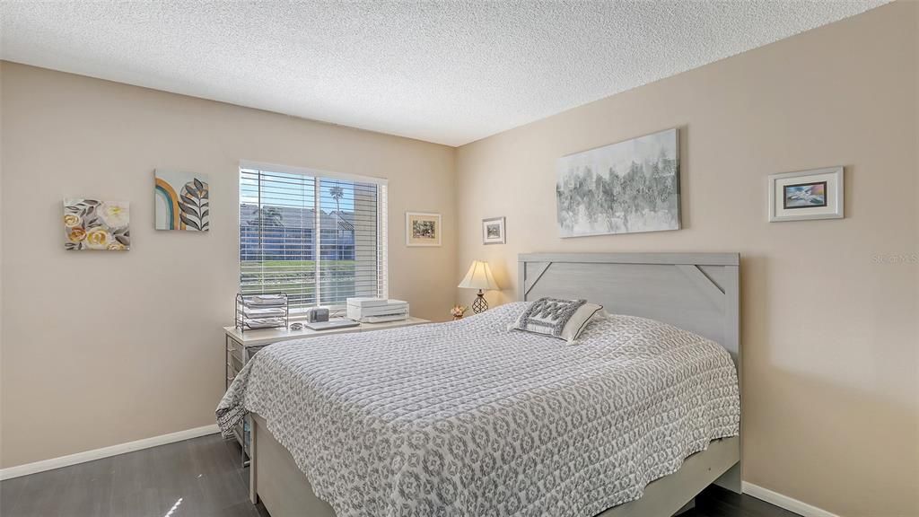 For Sale: $135,000 (2 beds, 1 baths, 912 Square Feet)