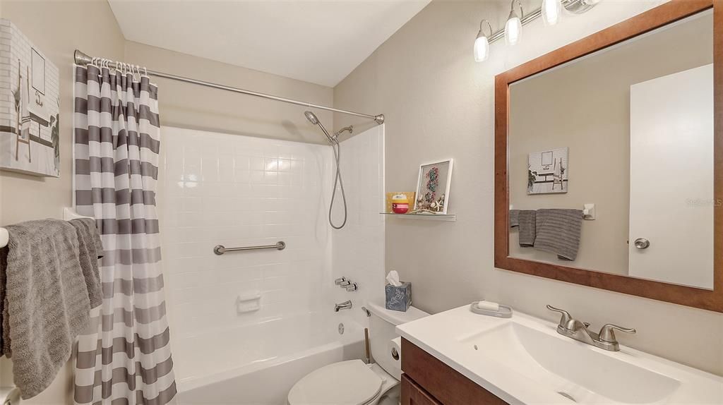 For Sale: $135,000 (2 beds, 1 baths, 912 Square Feet)