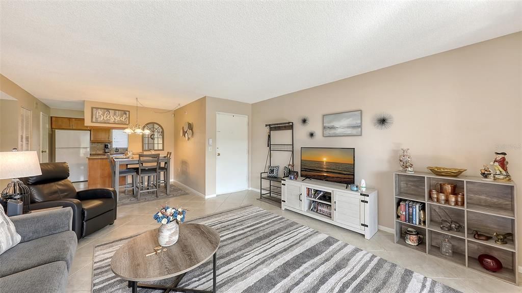 For Sale: $135,000 (2 beds, 1 baths, 912 Square Feet)