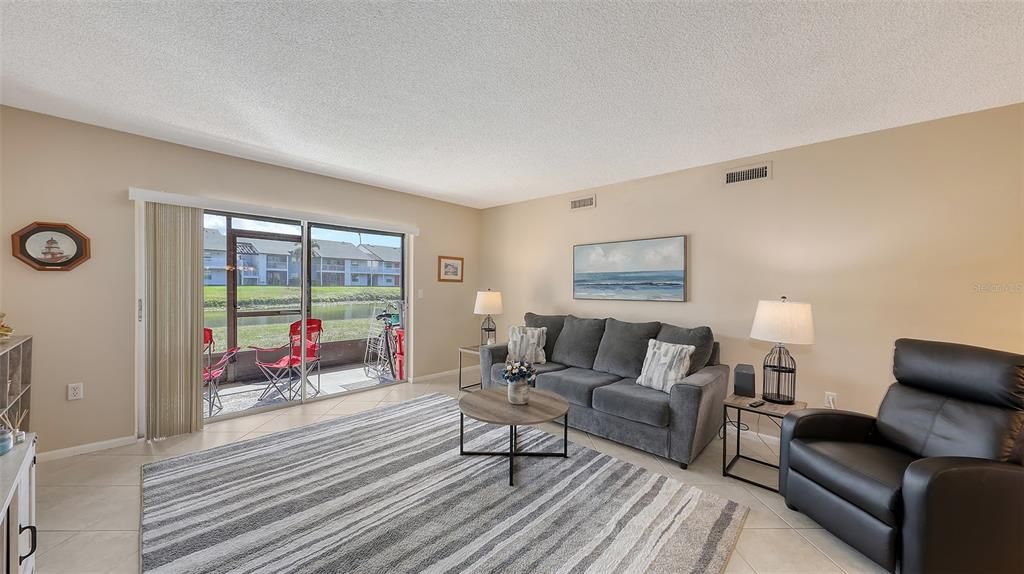 For Sale: $135,000 (2 beds, 1 baths, 912 Square Feet)