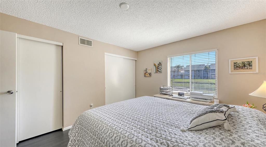 For Sale: $135,000 (2 beds, 1 baths, 912 Square Feet)