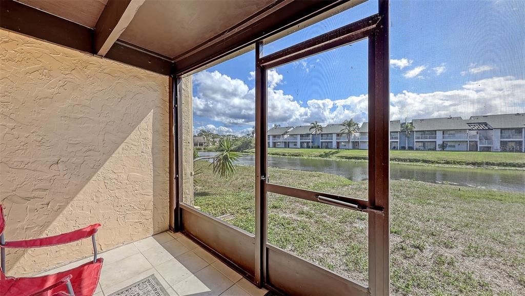 For Sale: $135,000 (2 beds, 1 baths, 912 Square Feet)