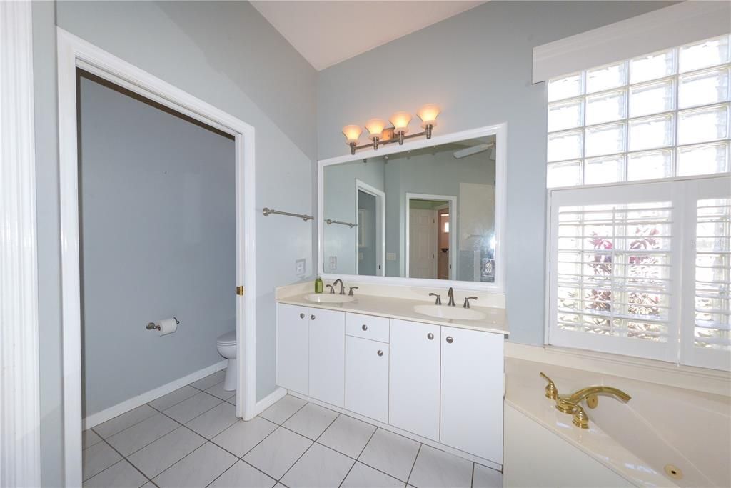 For Sale: $349,000 (3 beds, 2 baths, 1975 Square Feet)