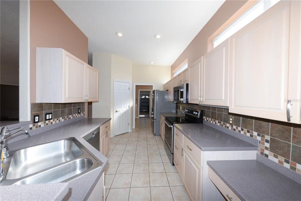 For Sale: $349,000 (3 beds, 2 baths, 1975 Square Feet)