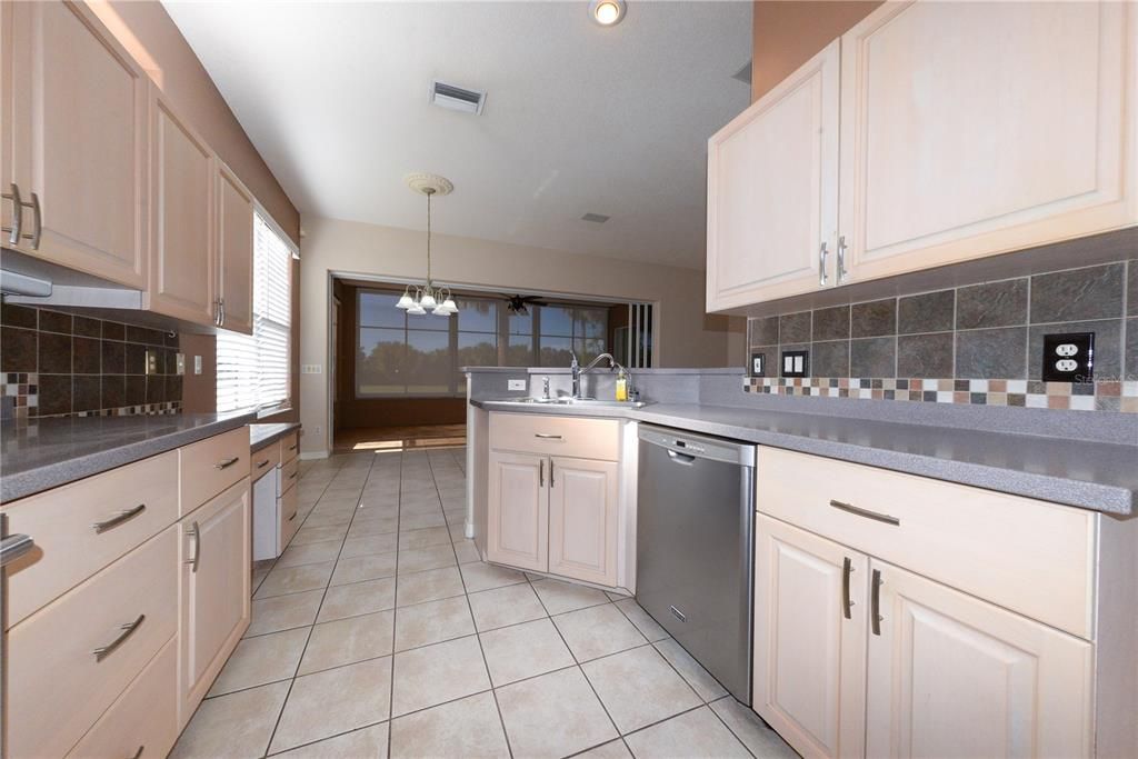 For Sale: $349,000 (3 beds, 2 baths, 1975 Square Feet)